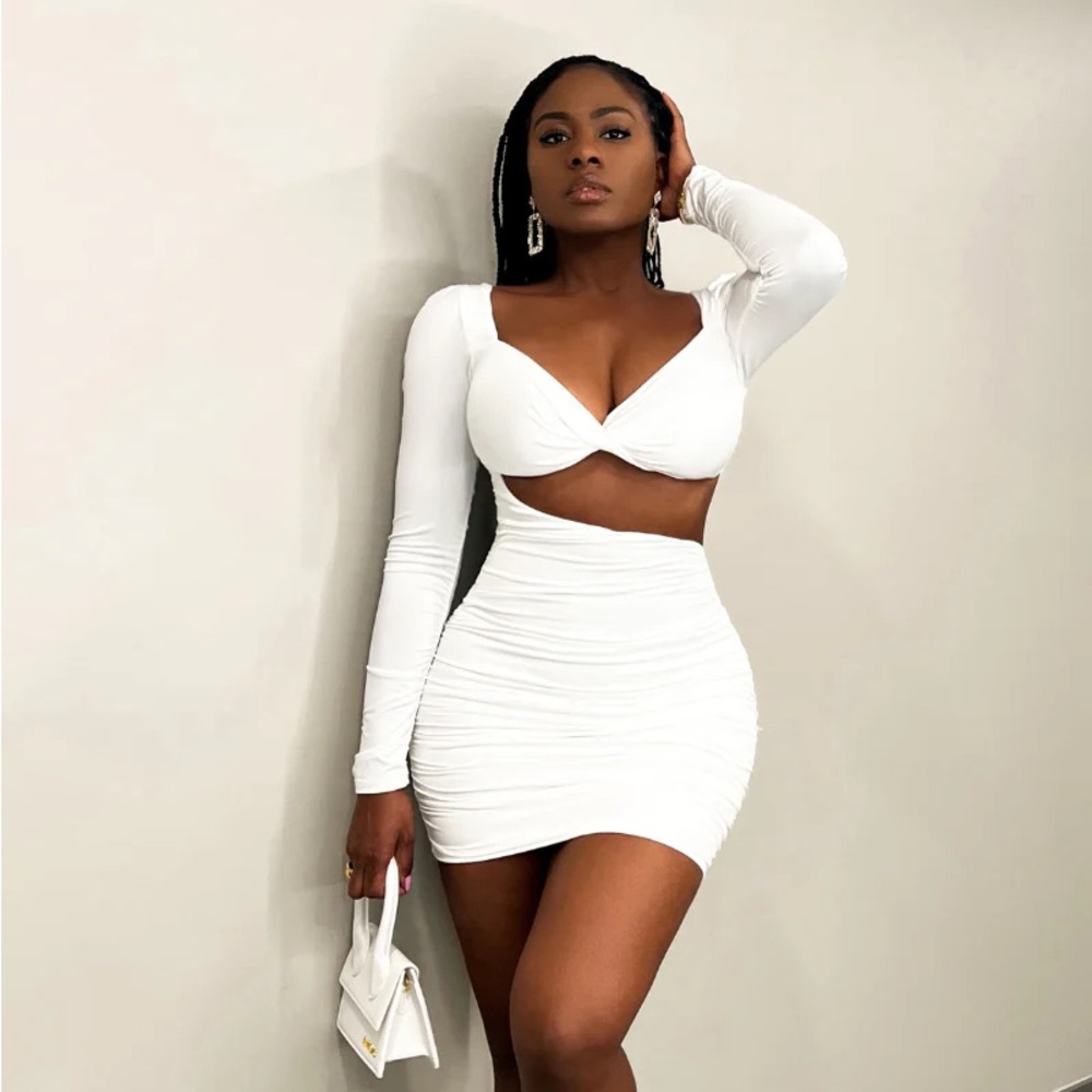 ALL WHITE PARTY EXCLUSIVE
X-LARGE